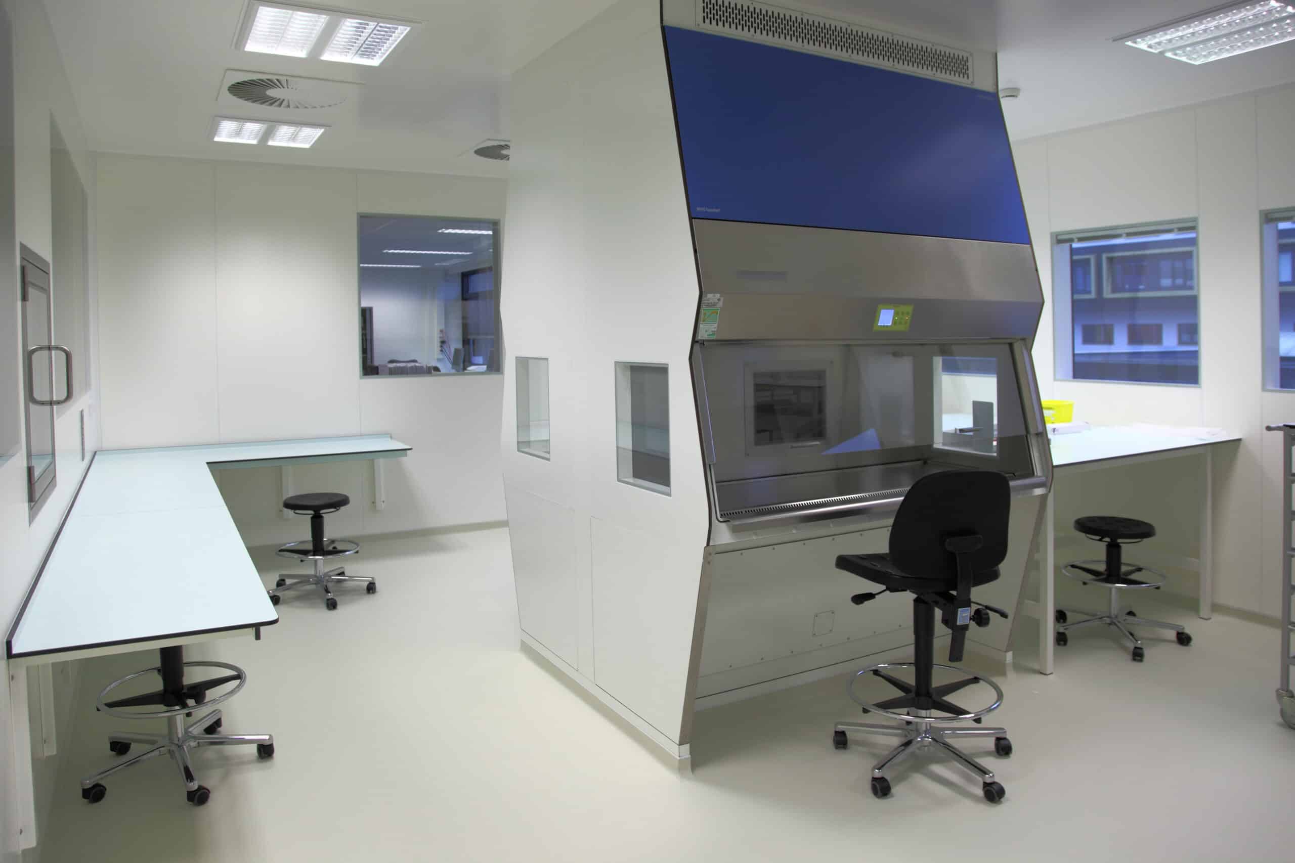 Gebruiker stuurt inrichting cleanroom 2