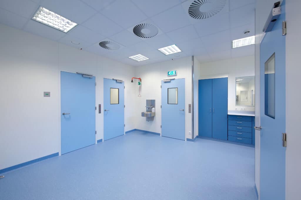 Gebruiker stuurt inrichting cleanroom 2