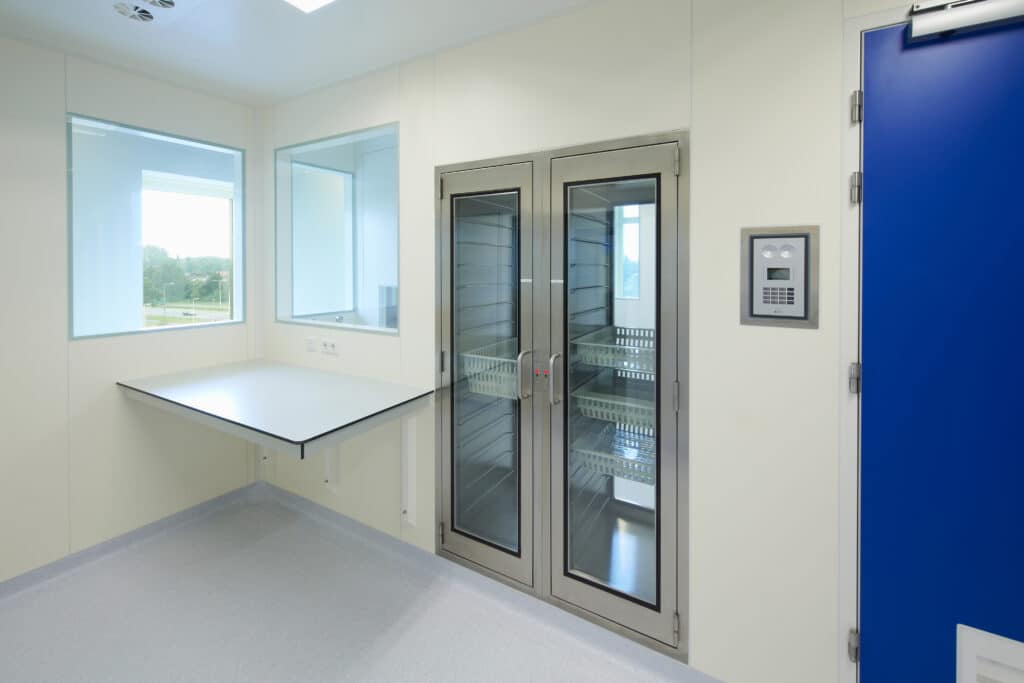 Gebruiker stuurt inrichting cleanroom 3