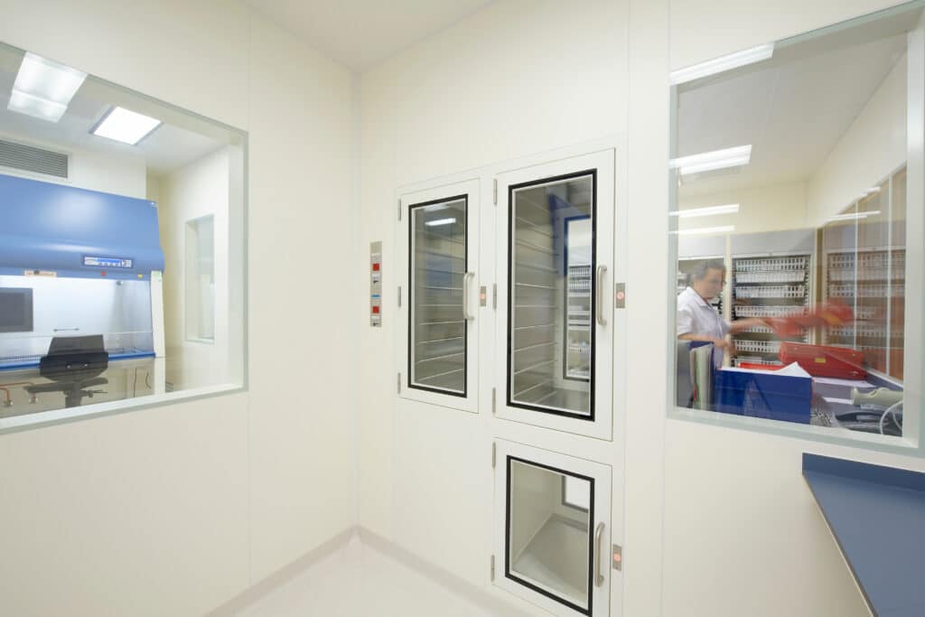 Gebruiker stuurt inrichting cleanroom 1